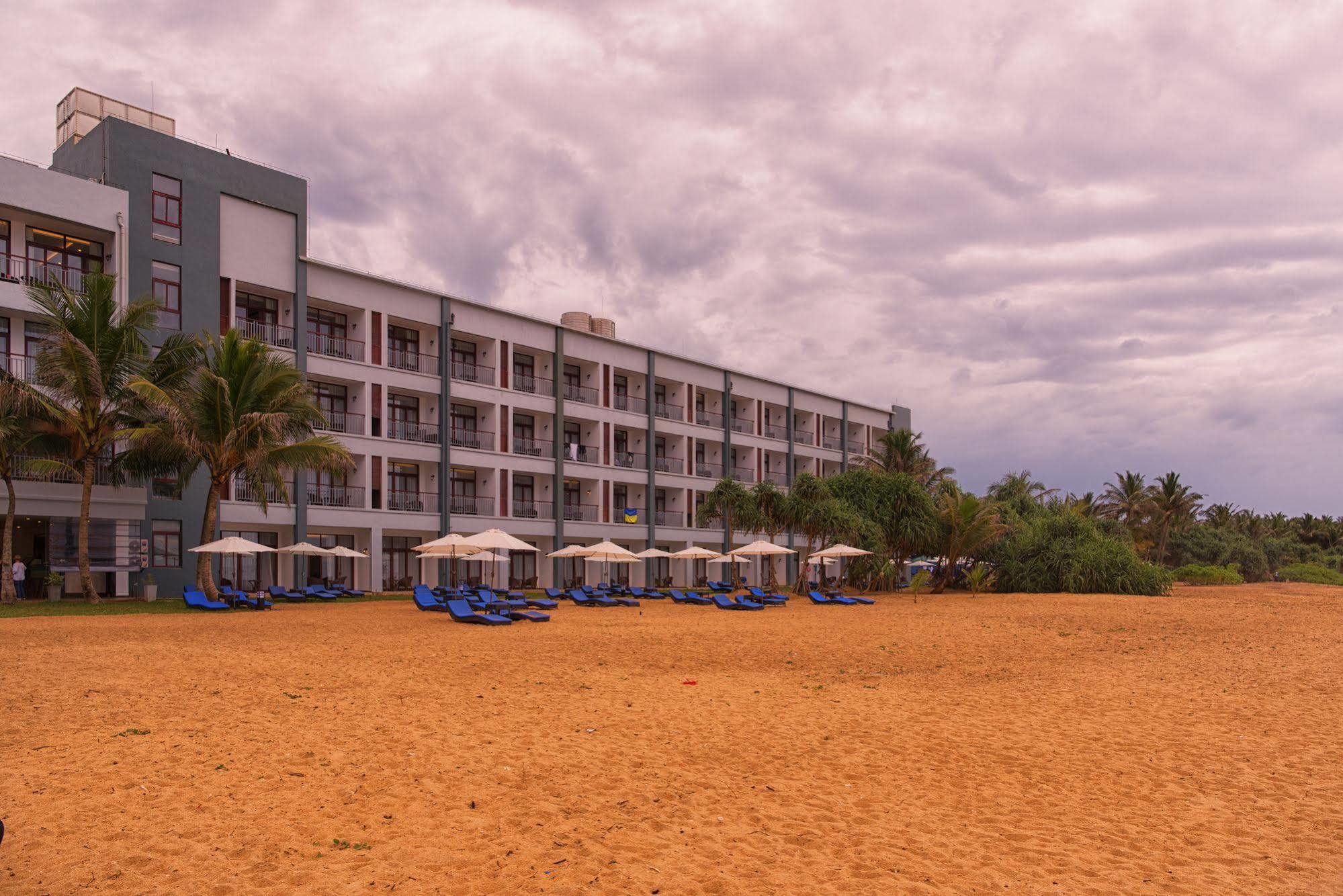Jie Jie Beach Hotel Ваддува Экстерьер фото